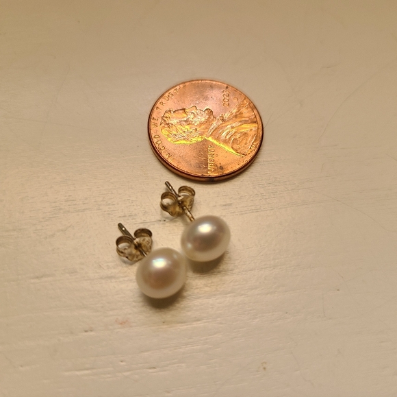 Sterling Silver 925 Pearl Stud Earrings - Picture 4 of 5